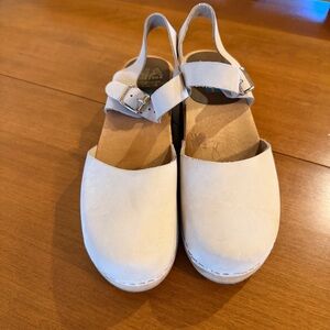 Mia Womens Sophia cream Leather Clog Sandals, Swedish, EU 39/8 or 9, wood sole